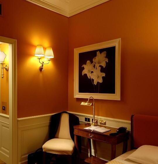 غرفة قياسية فردية, Corona D Oro 1890