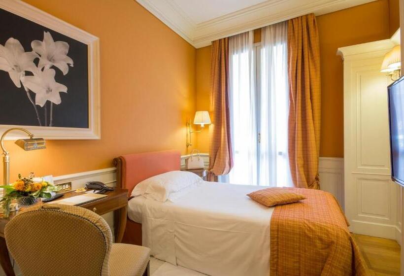 غرفة قياسية فردية, Corona D Oro 1890