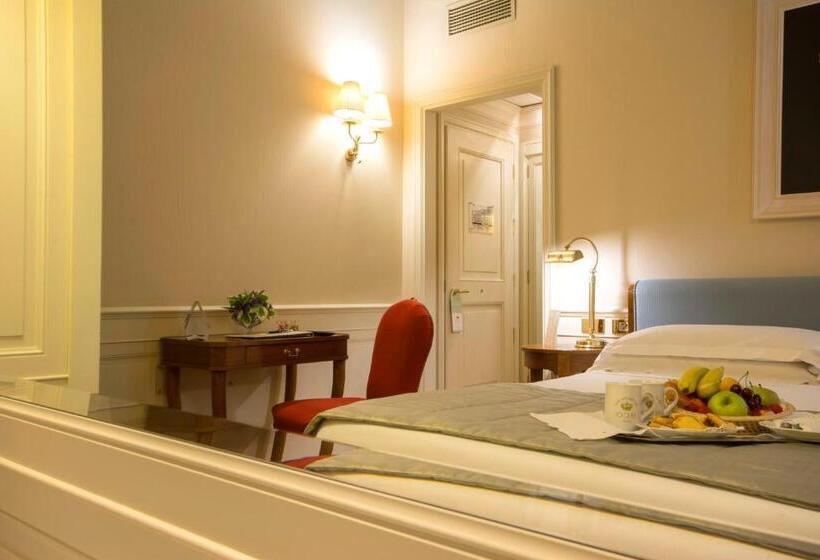 غرفة قياسية, Corona D Oro 1890