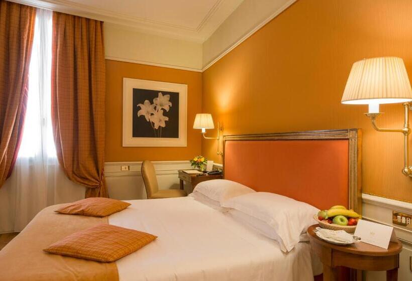 غرفة قياسية, Corona D Oro 1890