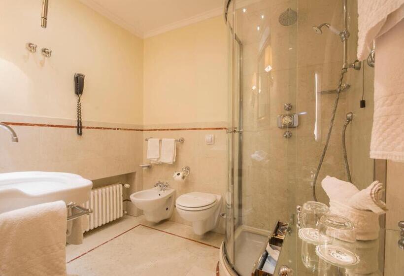 غرفة قياسية, Corona D Oro 1890