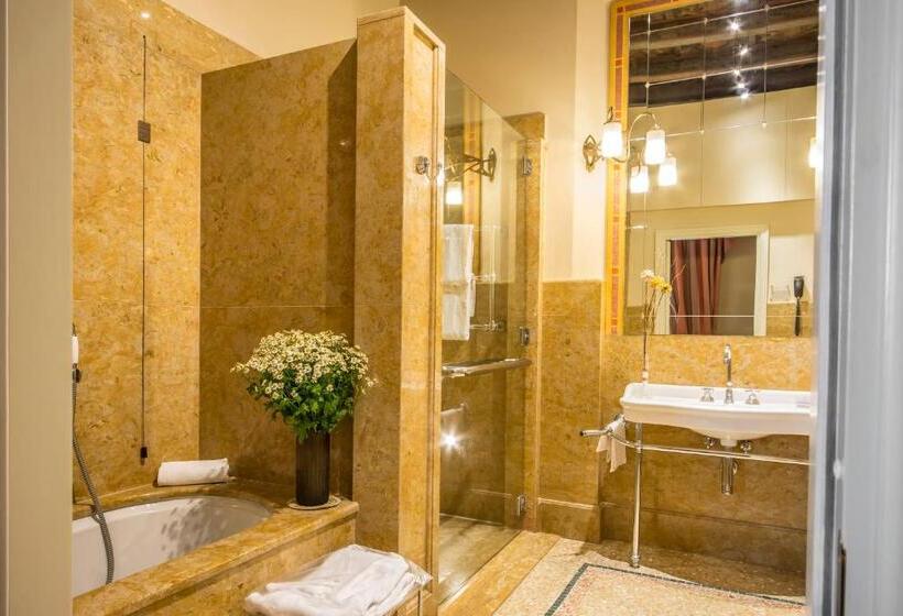 جناح ديلوكس, Corona D Oro 1890