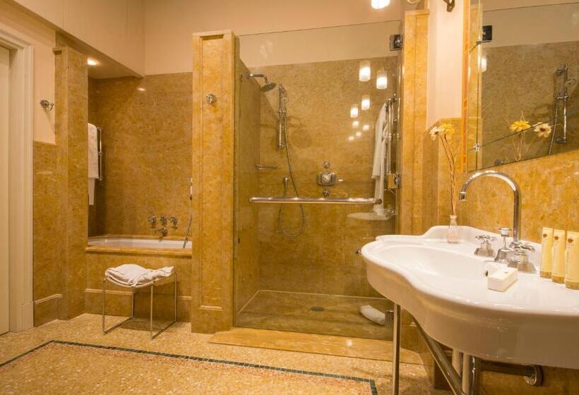 جناح ديلوكس, Corona D Oro 1890