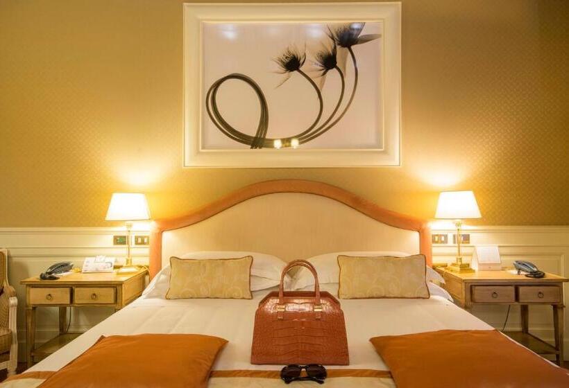 جناح ديلوكس, Corona D Oro 1890