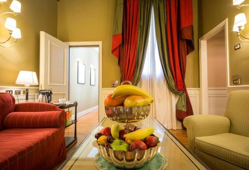 جناح ديلوكس, Corona D Oro 1890