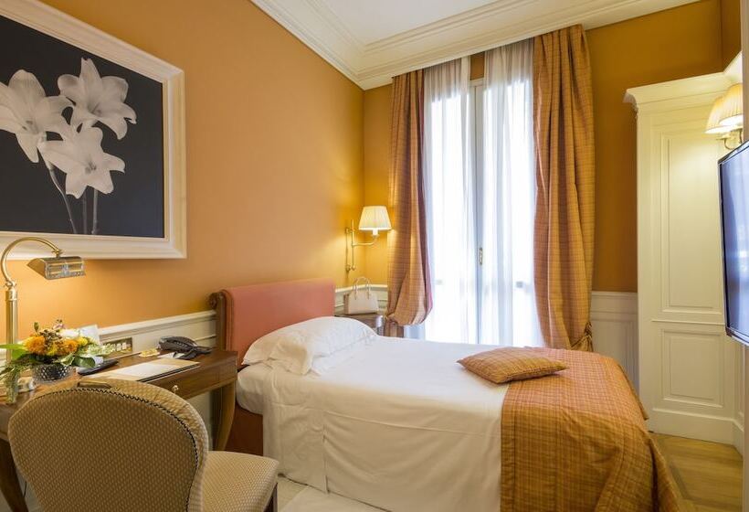 غرفة قياسية فردية, Corona D Oro 1890