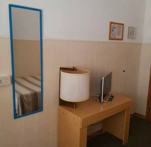Standard Yhden Hengen Huone, Cucciolo