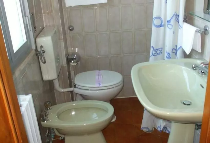 Standard Yhden Hengen Huone, Cucciolo