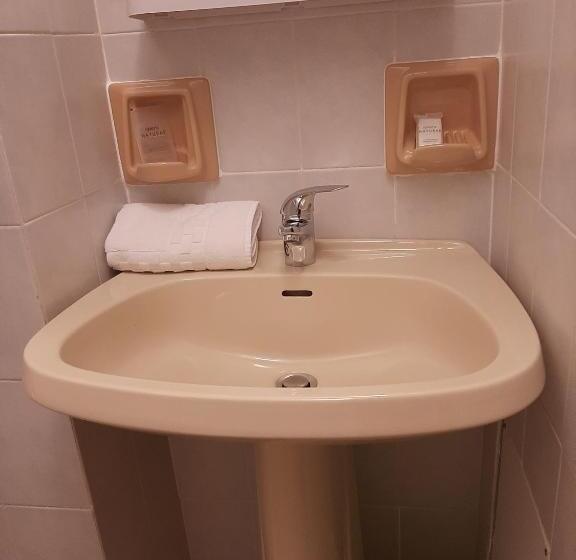 חדר בסיסי, Cucciolo