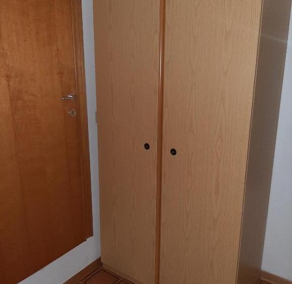 חדר יחיד בסיסי, Cucciolo