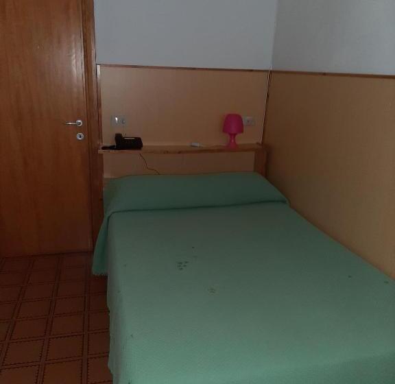 חדר יחיד בסיסי, Cucciolo