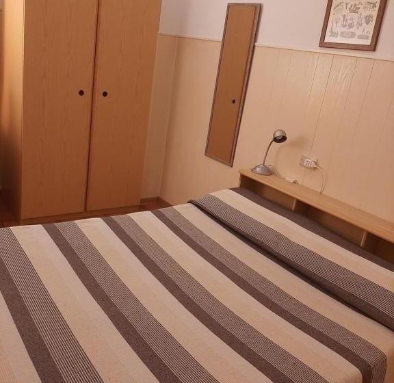 חדר בסיסי, Cucciolo