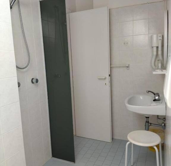 家庭间, Des Bains