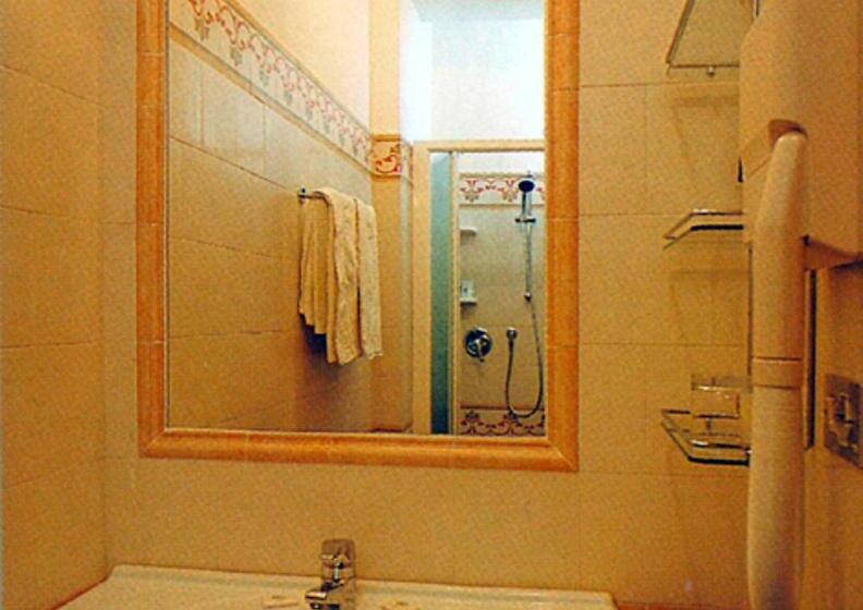 חדר סטנדרט לארבעה, Doge