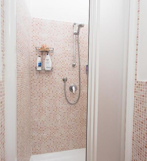 חדר סטנדרט לשלושה, Gianlore