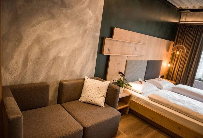 Семейный Номер, Krone Eat Drink Stay