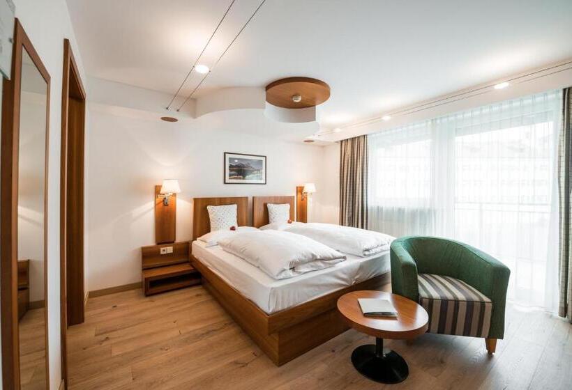 חדר סטנדרט עם מרפסת, Krone Eat Drink Stay