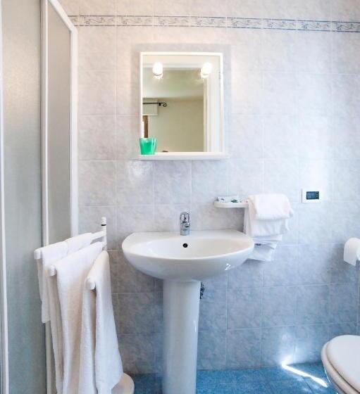 اتاق استاندارد سه نفره, La Toscana