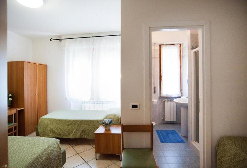 اتاق استاندارد چهار تخته, La Toscana