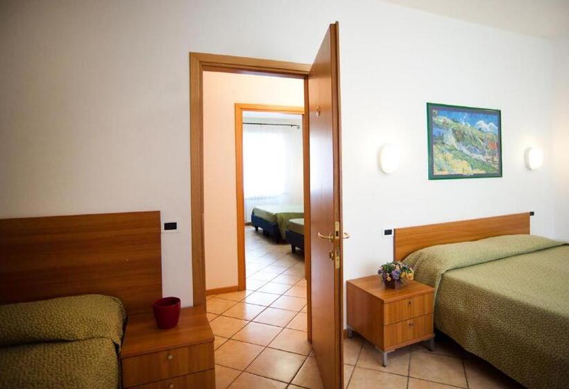 اتاق استاندارد چهار تخته, La Toscana