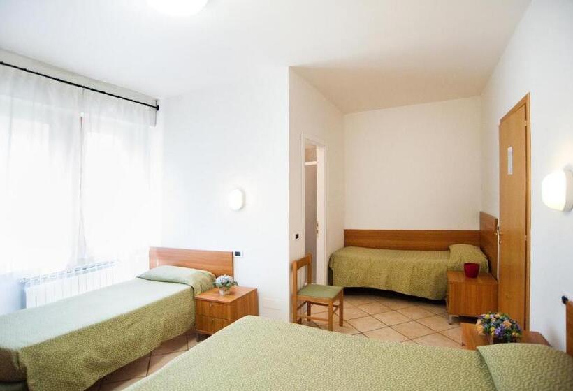 اتاق استاندارد چهار تخته, La Toscana