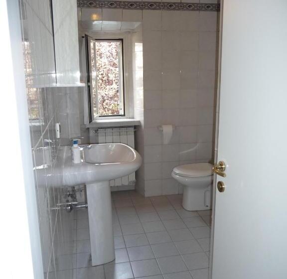 اتاق استاندارد یک تخته با سرویس بهداشتی مشترک, La Toscana