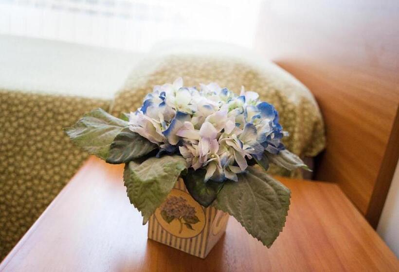 اتاق استاندارد یک تخته با سرویس بهداشتی مشترک, La Toscana