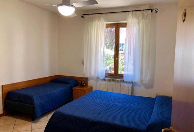 اتاق استاندارد یک تخته با سرویس بهداشتی مشترک, La Toscana