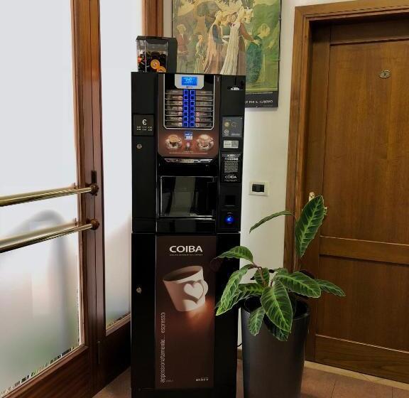 اتاق استاندارد یک تخته با سرویس بهداشتی مشترک, La Toscana