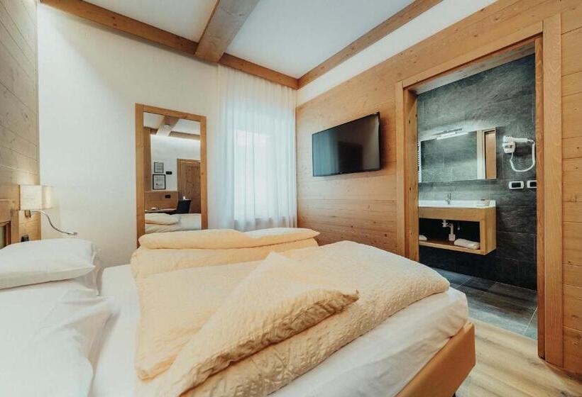 스탠다드 룸 산 전망, Menardi