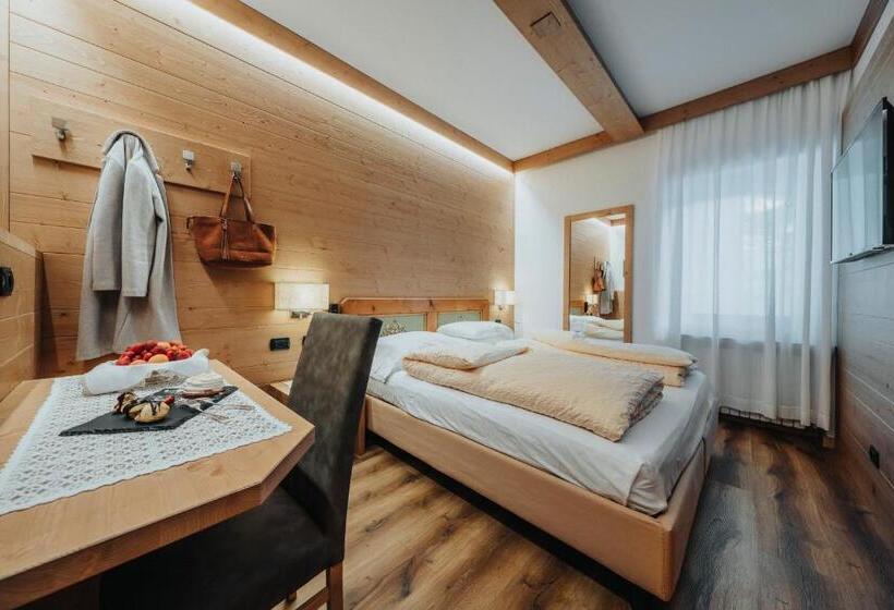 חדר סטנדרט נוף להרים, Menardi