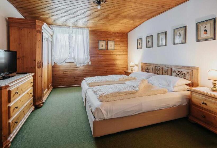 스탠다드 룸 산 전망, Menardi