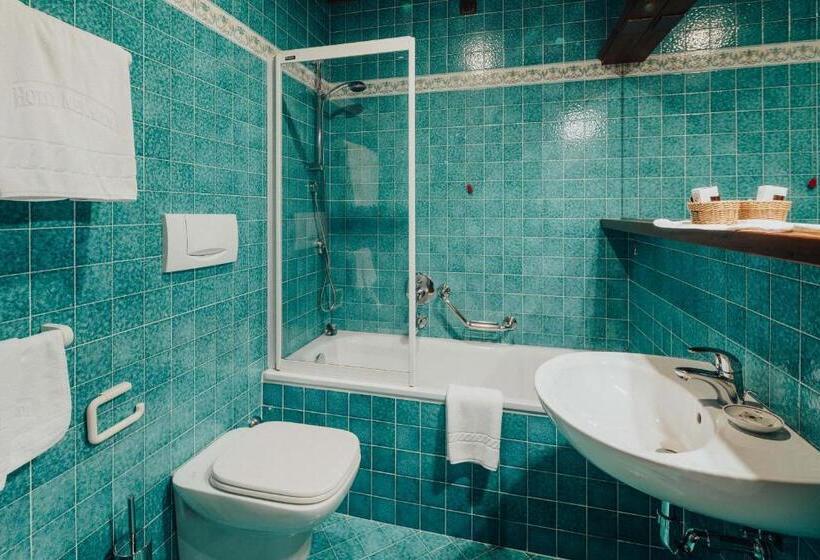 스탠다드 트리플 룸, Menardi