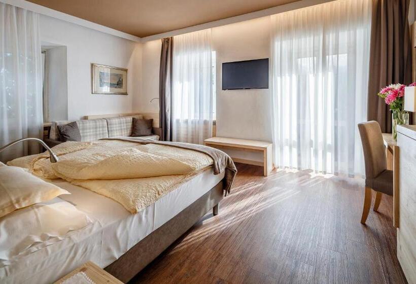 סוויטת ג'וניור, Menardi