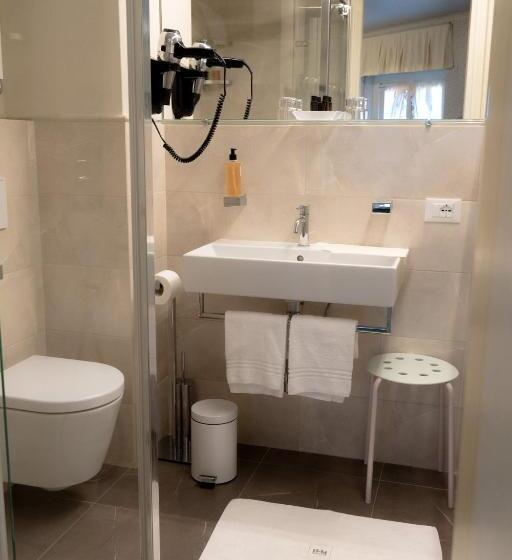 Номер Стандарт Вид на Озеро, Miralago