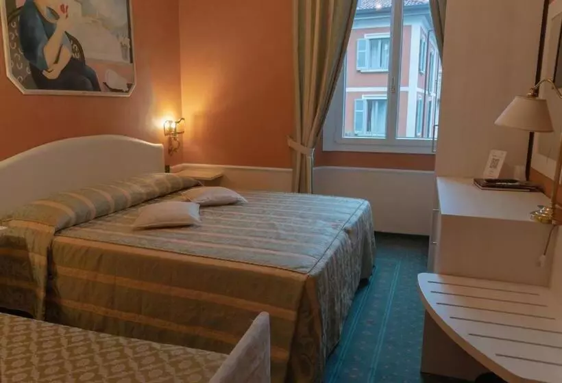 Habitació Triple Estàndard, Miralago