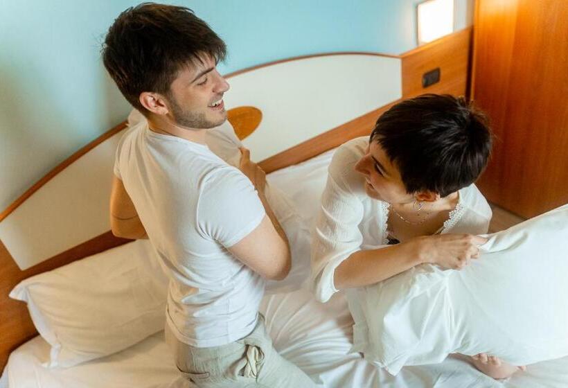 标准间, New Bristol Sport