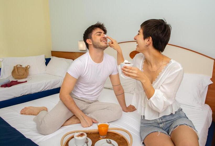 标准间, New Bristol Sport