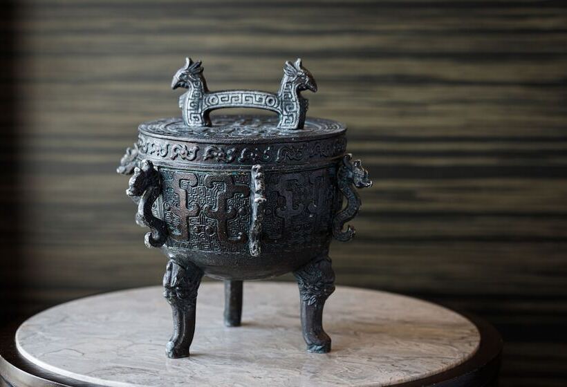 سوئیت با چشم‌انداز, New World Millennium Hong Kong