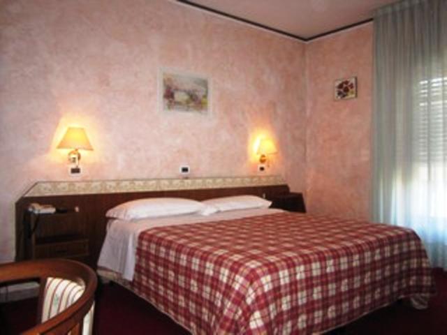 Номер Economy, Rosa Serenella