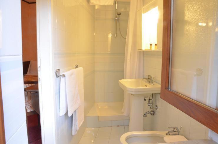 Номер Economy, Rosa Serenella