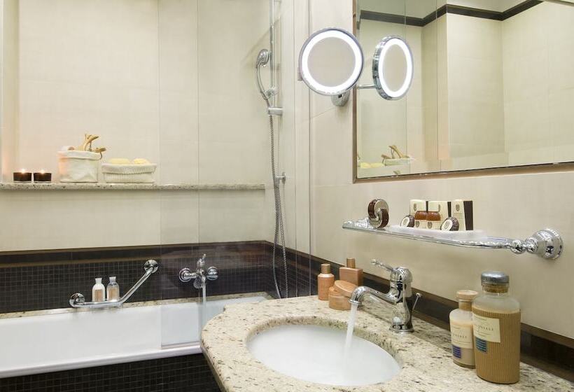 غرفة إقتصادية, Splendid