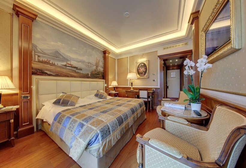 غرفة قياسية مطلّة علي حمام السباحة, Splendid