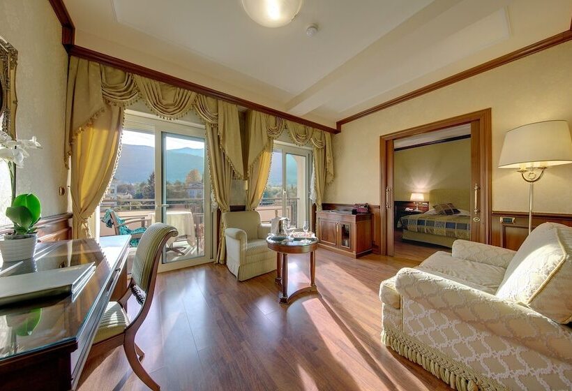 جناح جونيور, Splendid