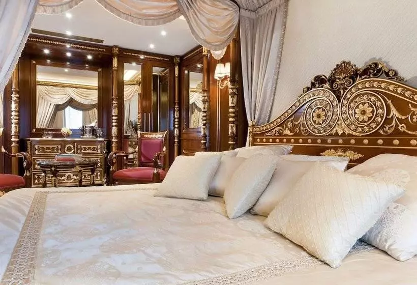 Suite with lake view, Splendid
