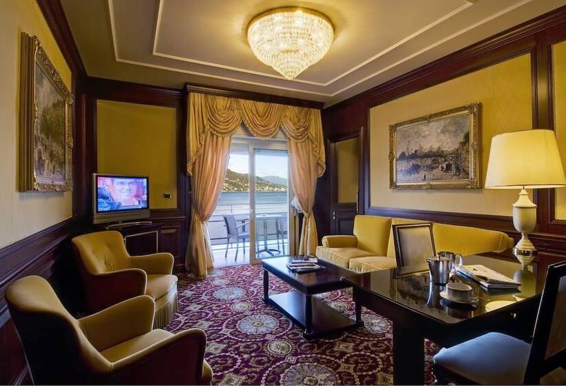 جناح سينيور, Splendid