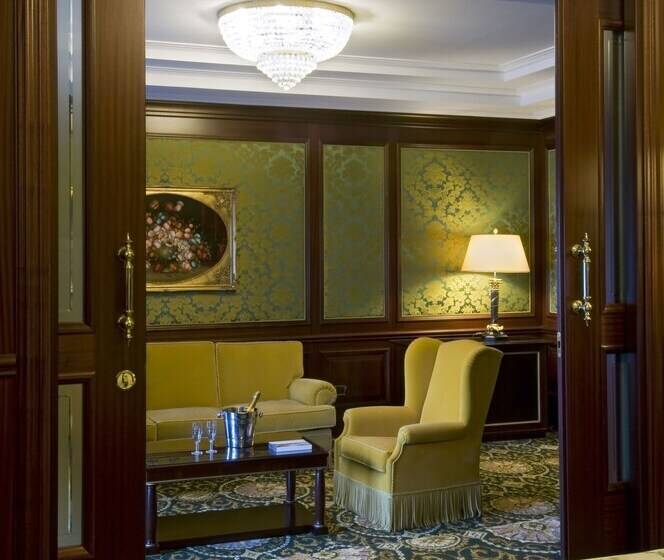 جناح سينيور, Splendid