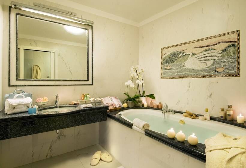 جناح سينيور, Splendid