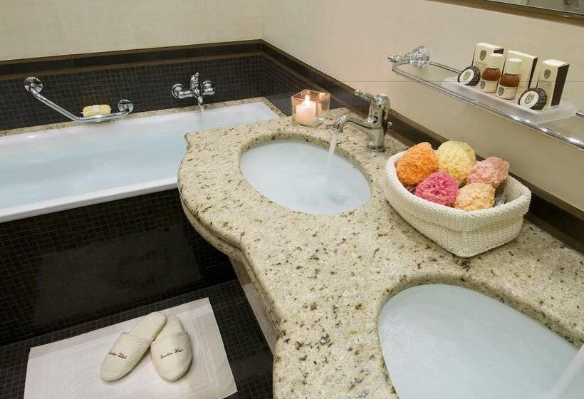 غرفة قياسية ثلاثية, Splendid