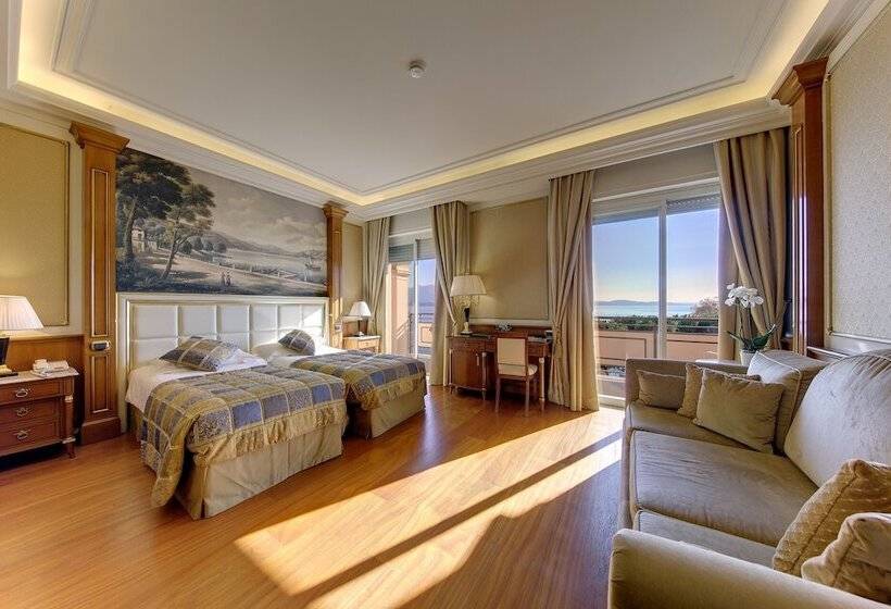 غرفة قياسية ثلاثية, Splendid